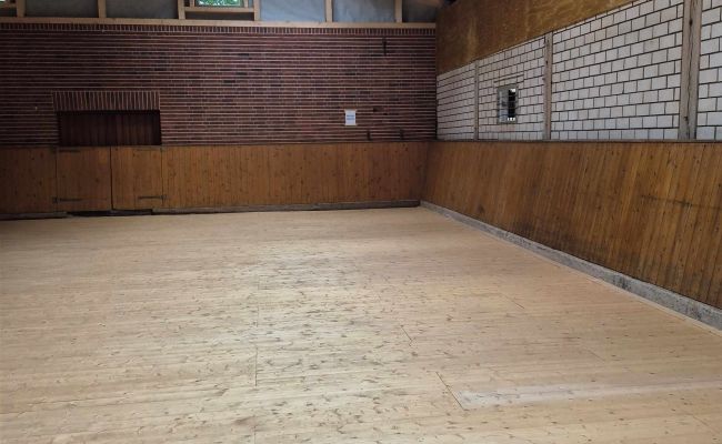 Image -  Tanzboden & Veranstaltungsmöblierung für die  Reithalle des RV Gehrde